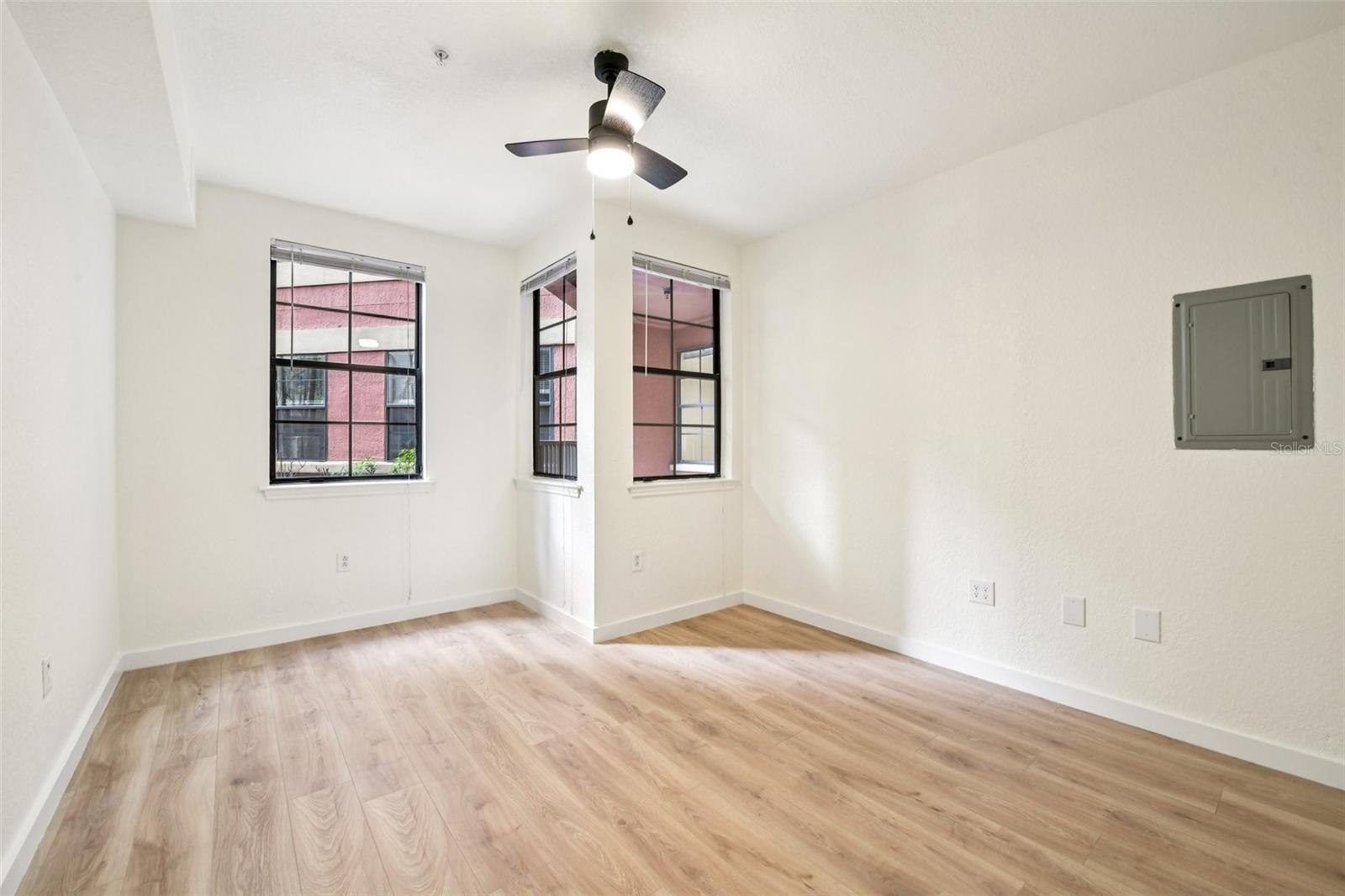 Image 27 of 46 For 911 Orange Avenue 101