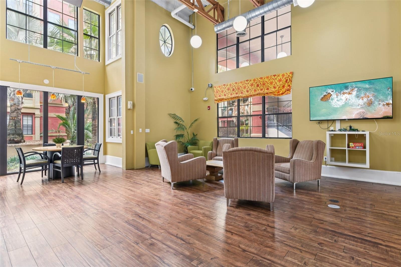 Image 32 of 46 For 911 Orange Avenue 101