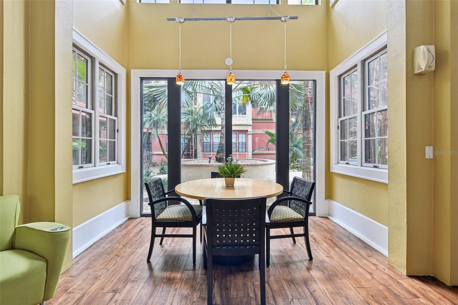 Image 33 of 46 For 911 Orange Avenue 101