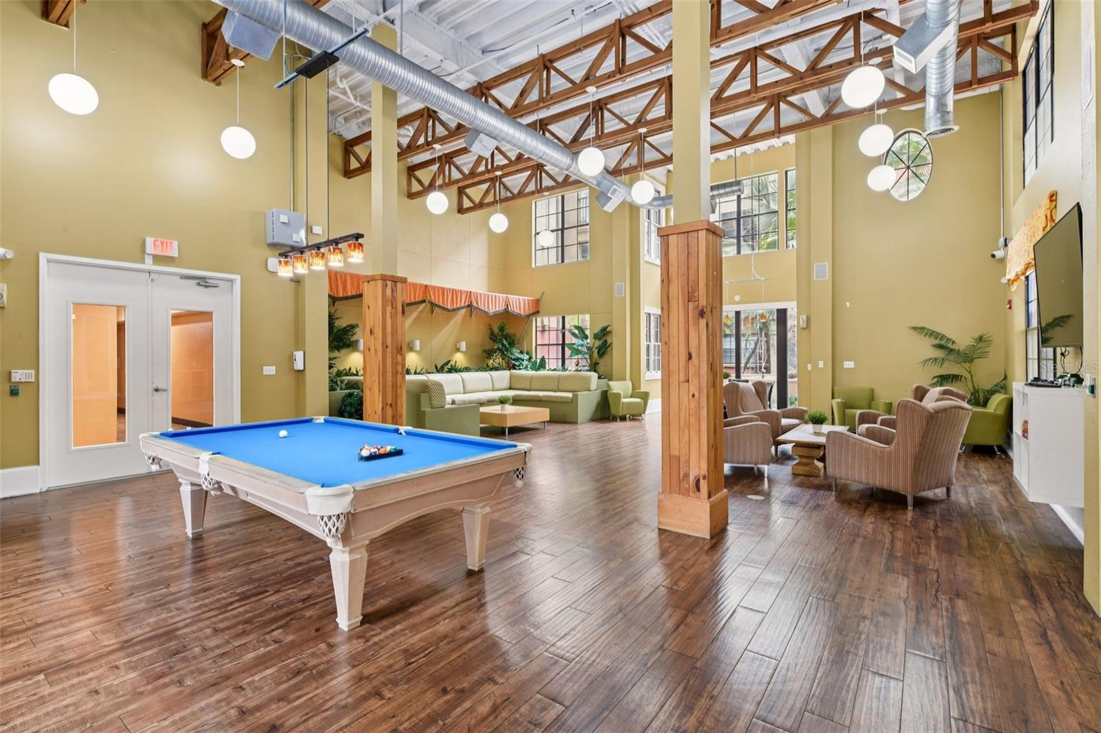 Image 37 of 46 For 911 Orange Avenue 101