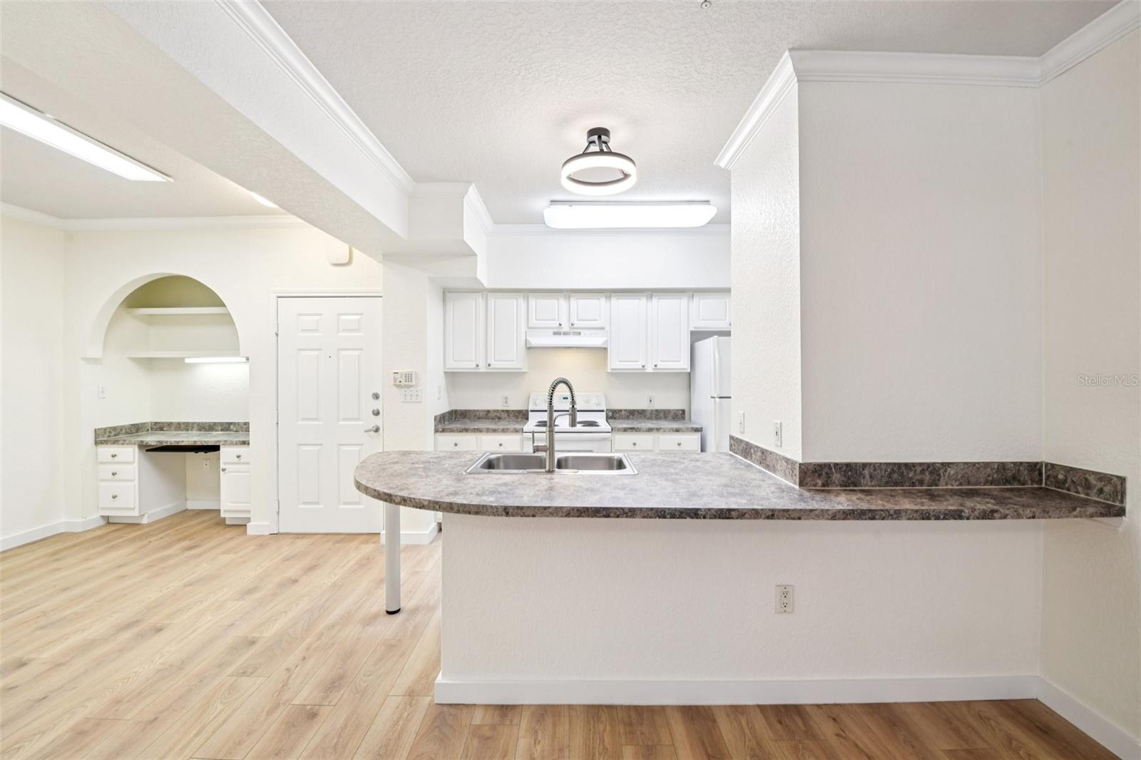 Image 4 of 46 For 911 Orange Avenue 101