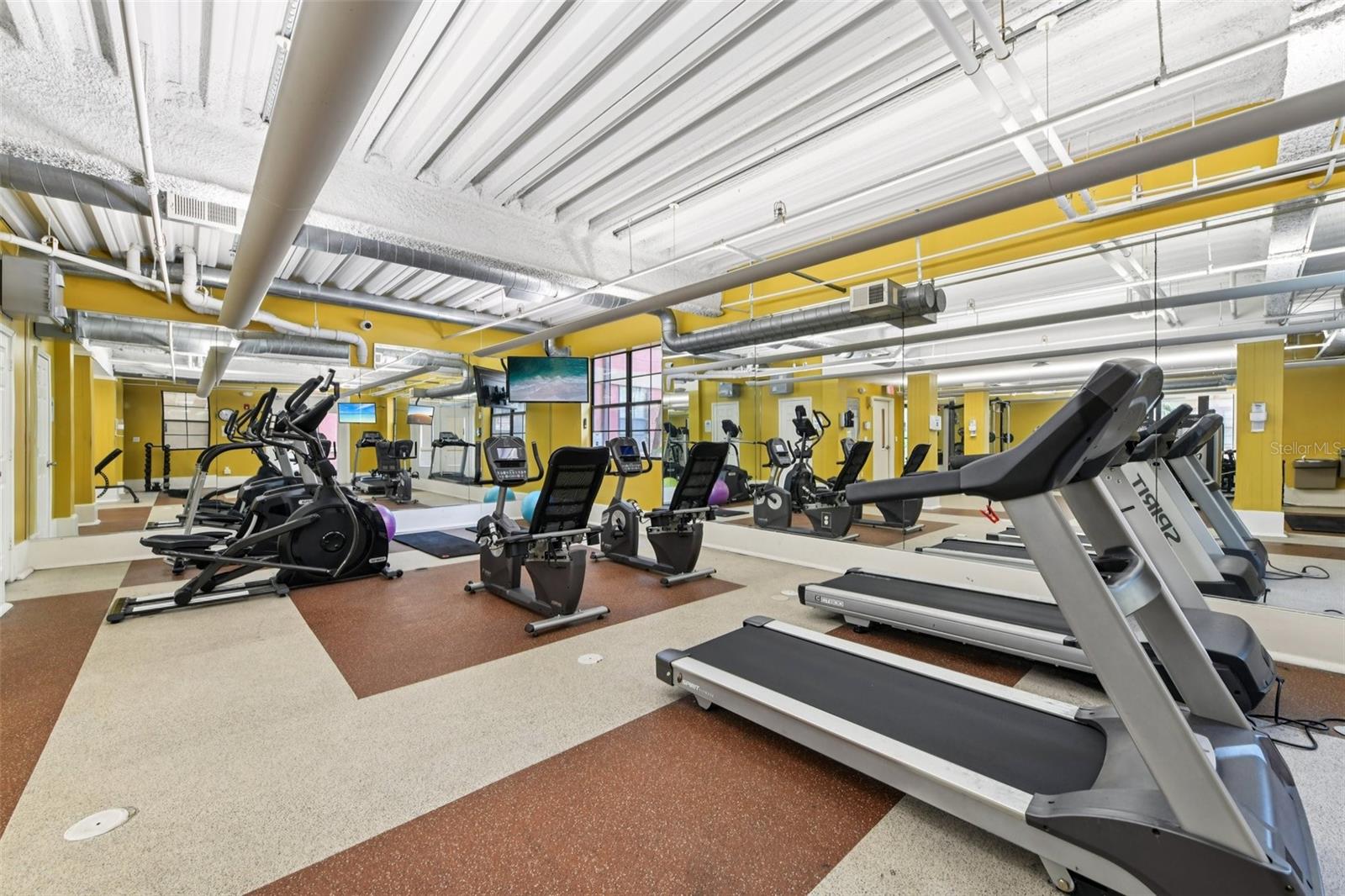 Image 42 of 46 For 911 Orange Avenue 101