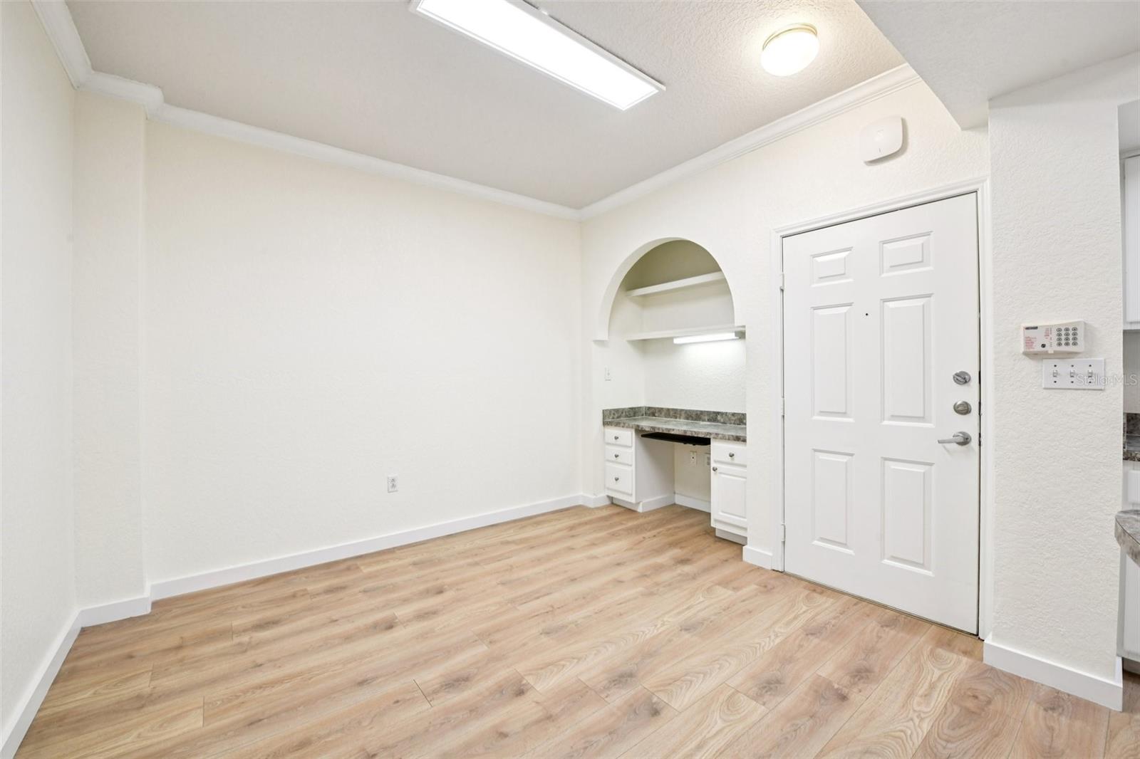 Image 6 of 46 For 911 Orange Avenue 101