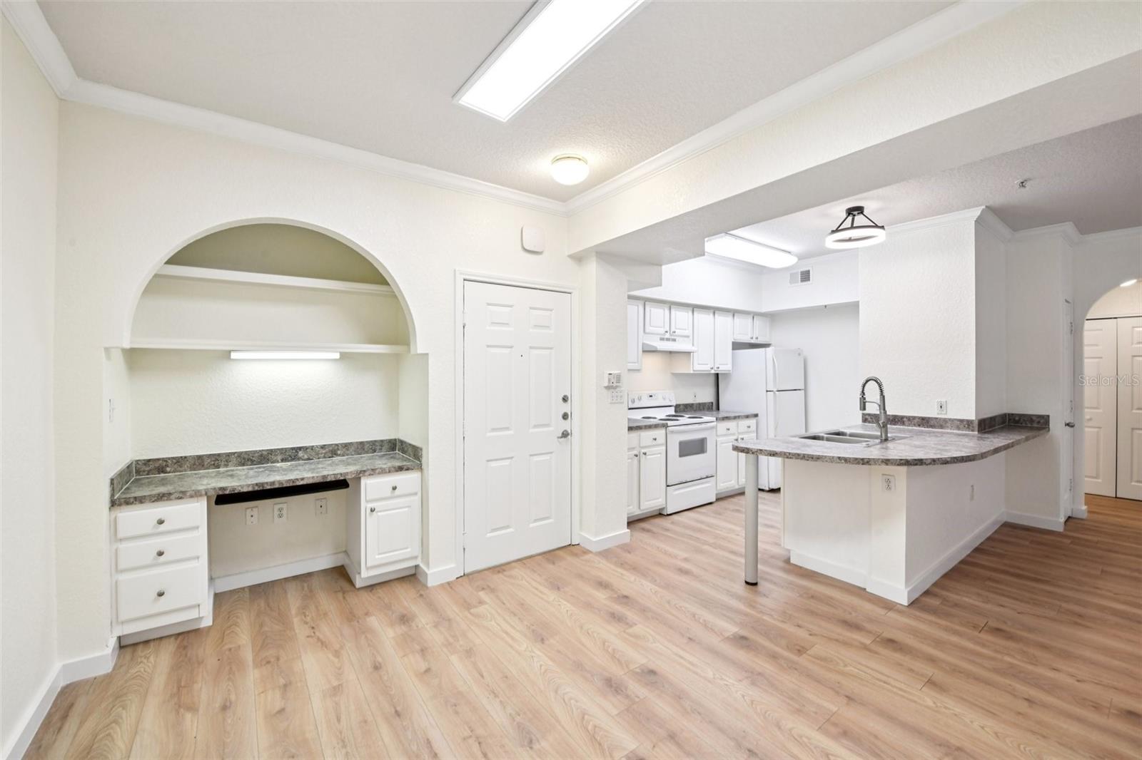 Image 8 of 46 For 911 Orange Avenue 101