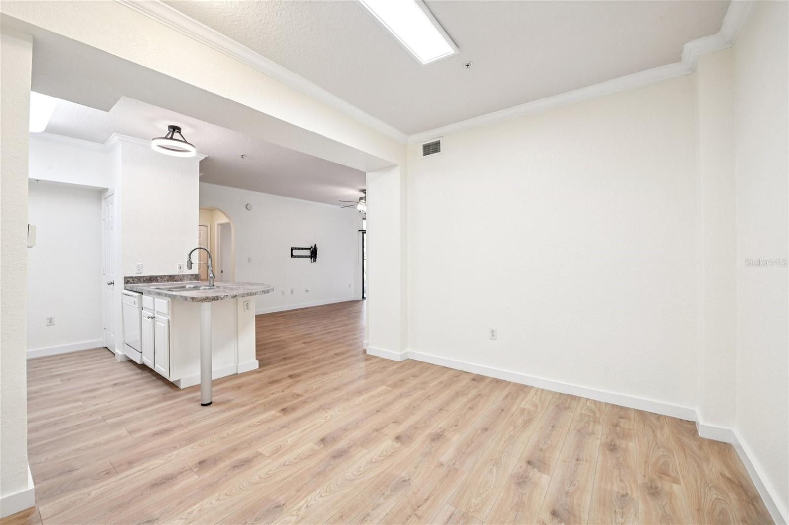 Image 9 of 46 For 911 Orange Avenue 101