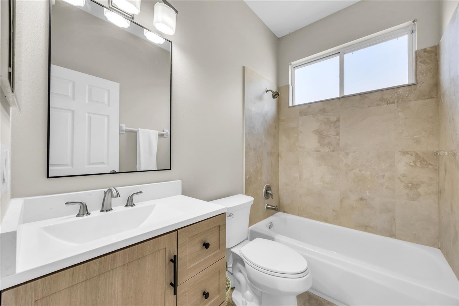 Image 10 of 41 For 438 Darkwood Avenue