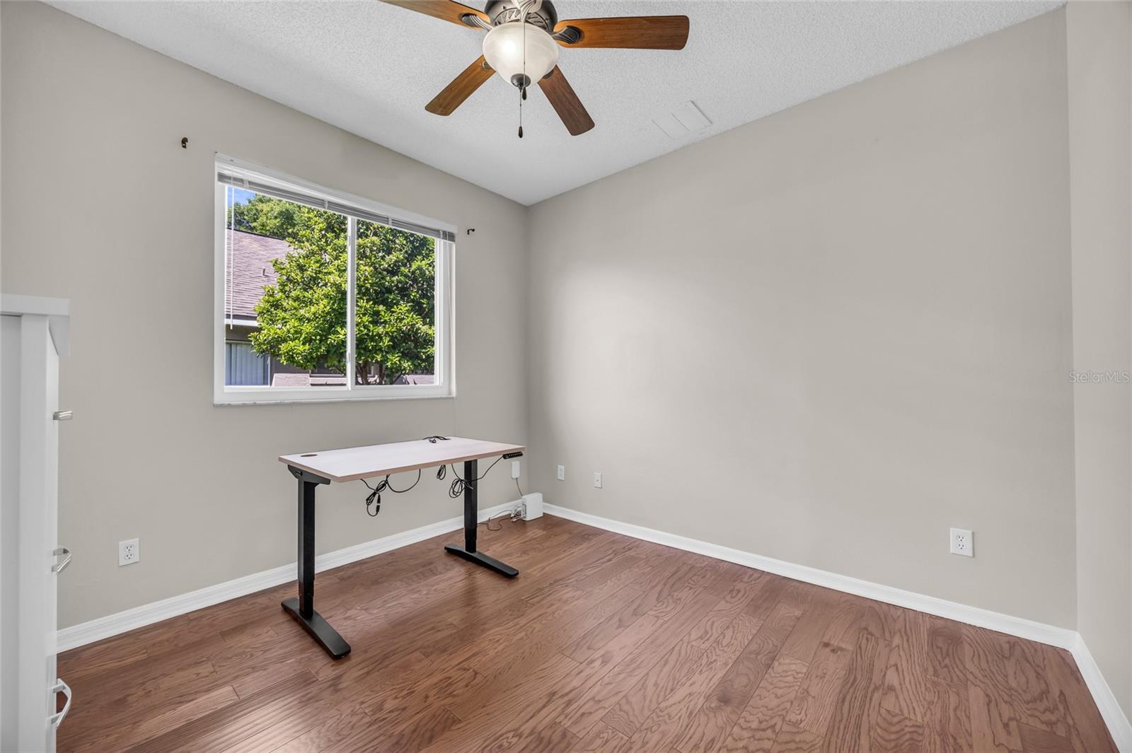 Image 11 of 41 For 438 Darkwood Avenue