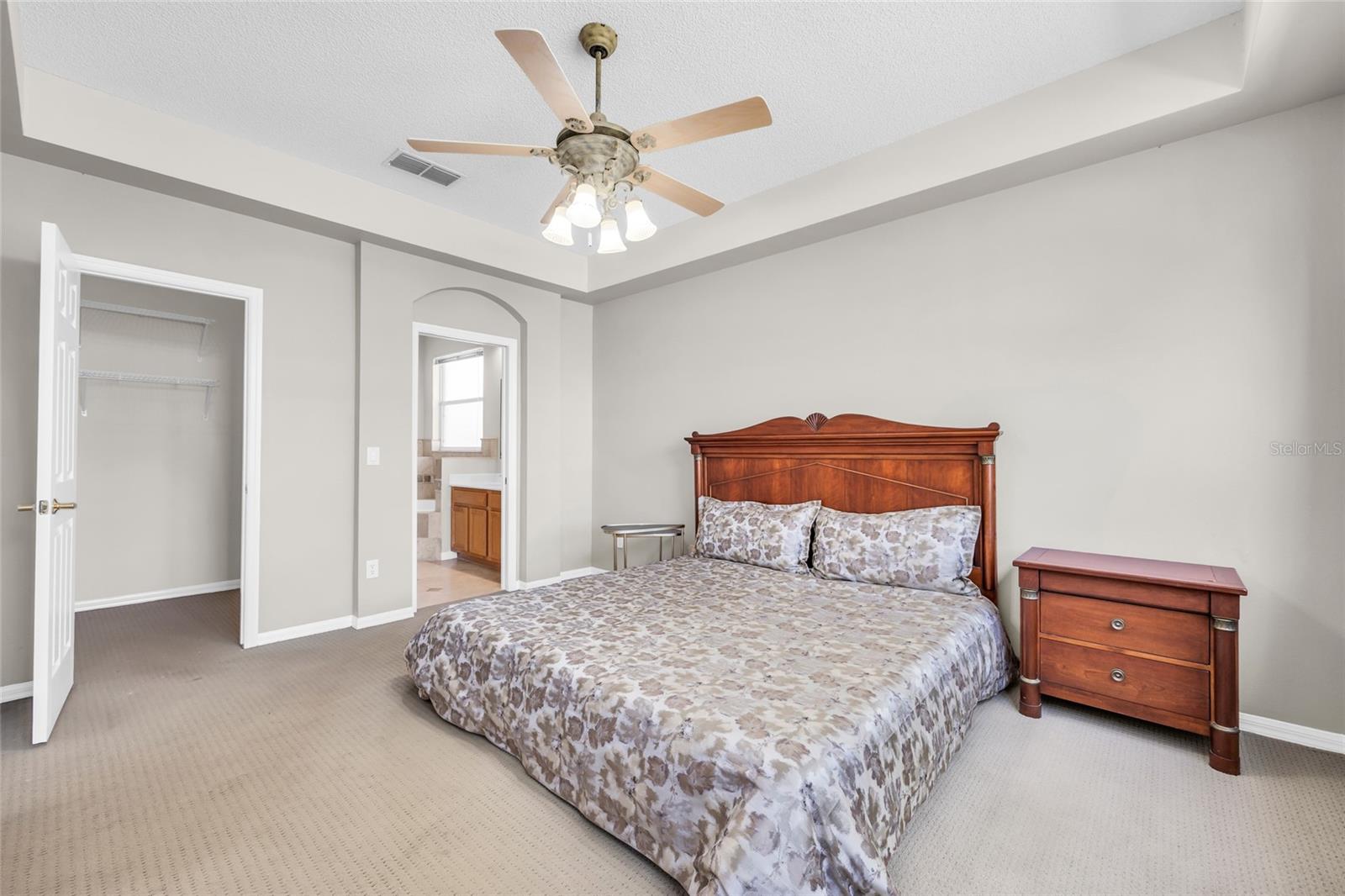 Image 13 of 41 For 438 Darkwood Avenue