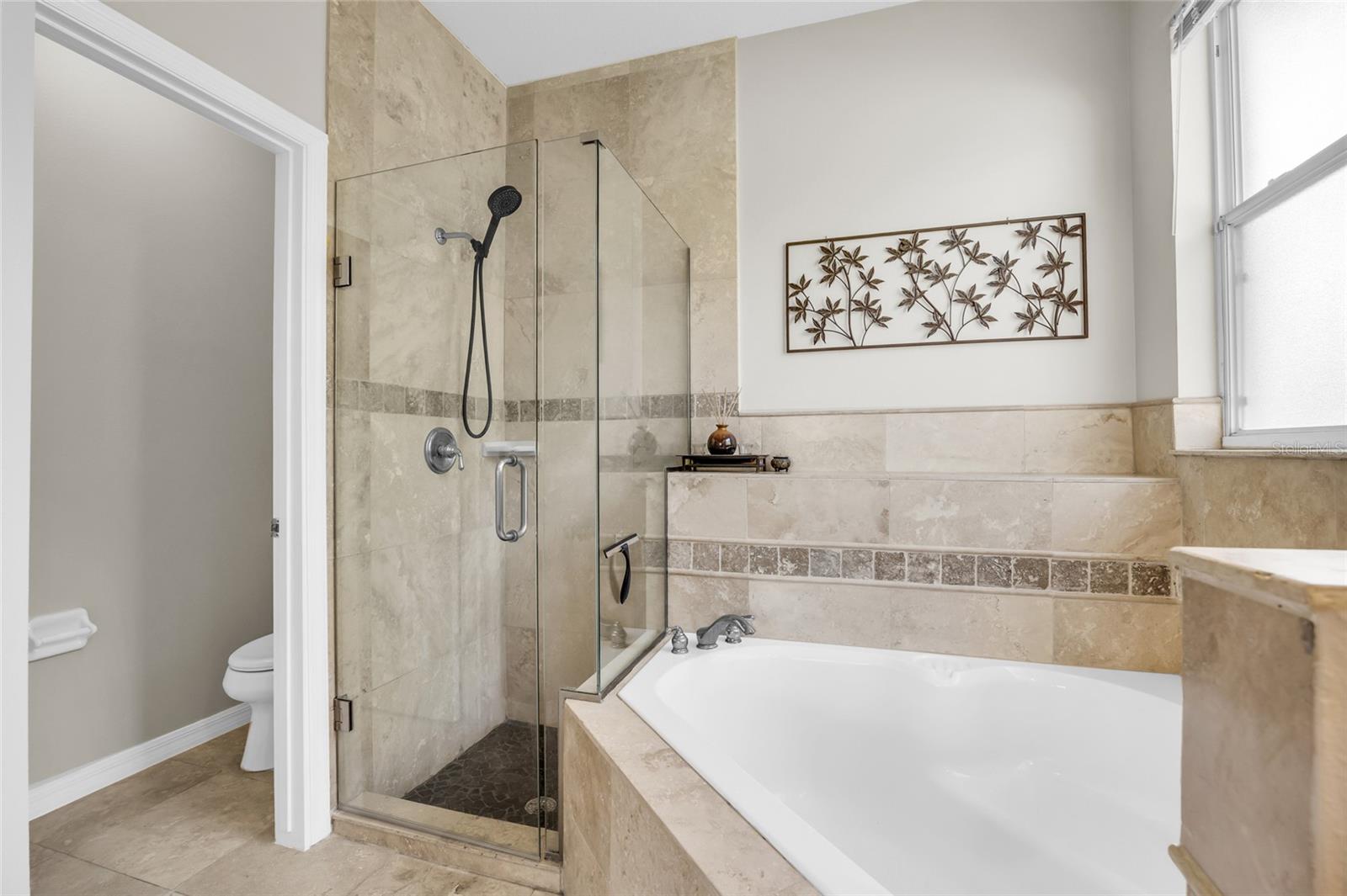 Image 15 of 41 For 438 Darkwood Avenue