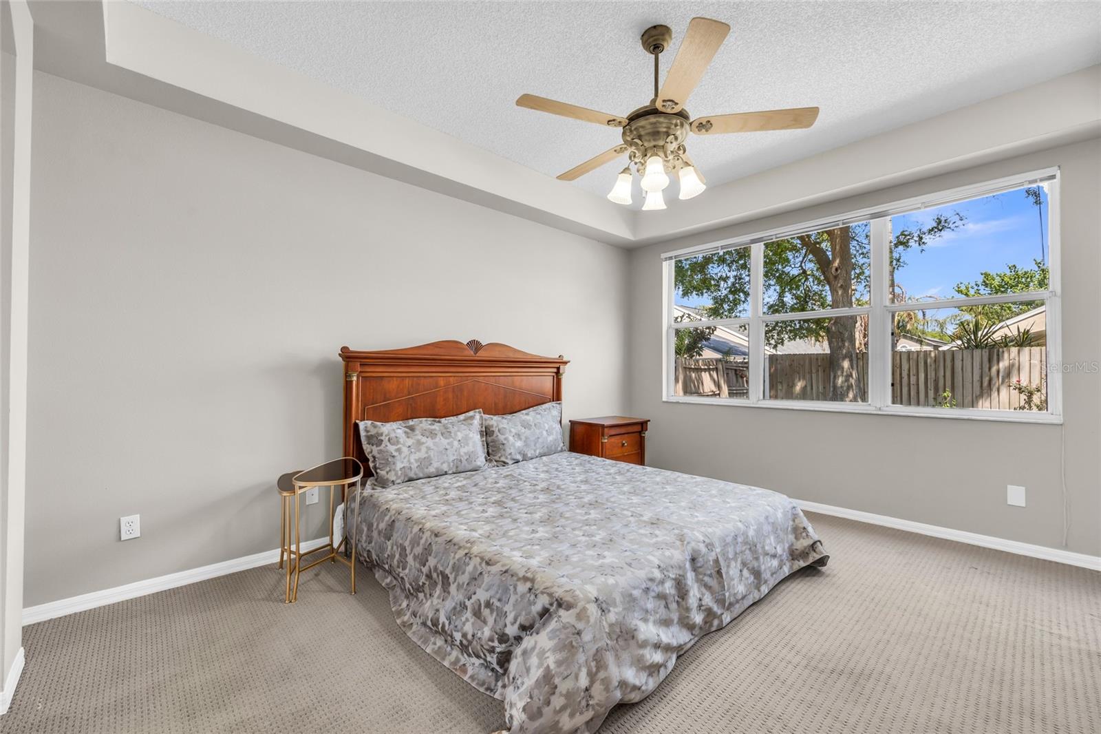 Image 17 of 41 For 438 Darkwood Avenue