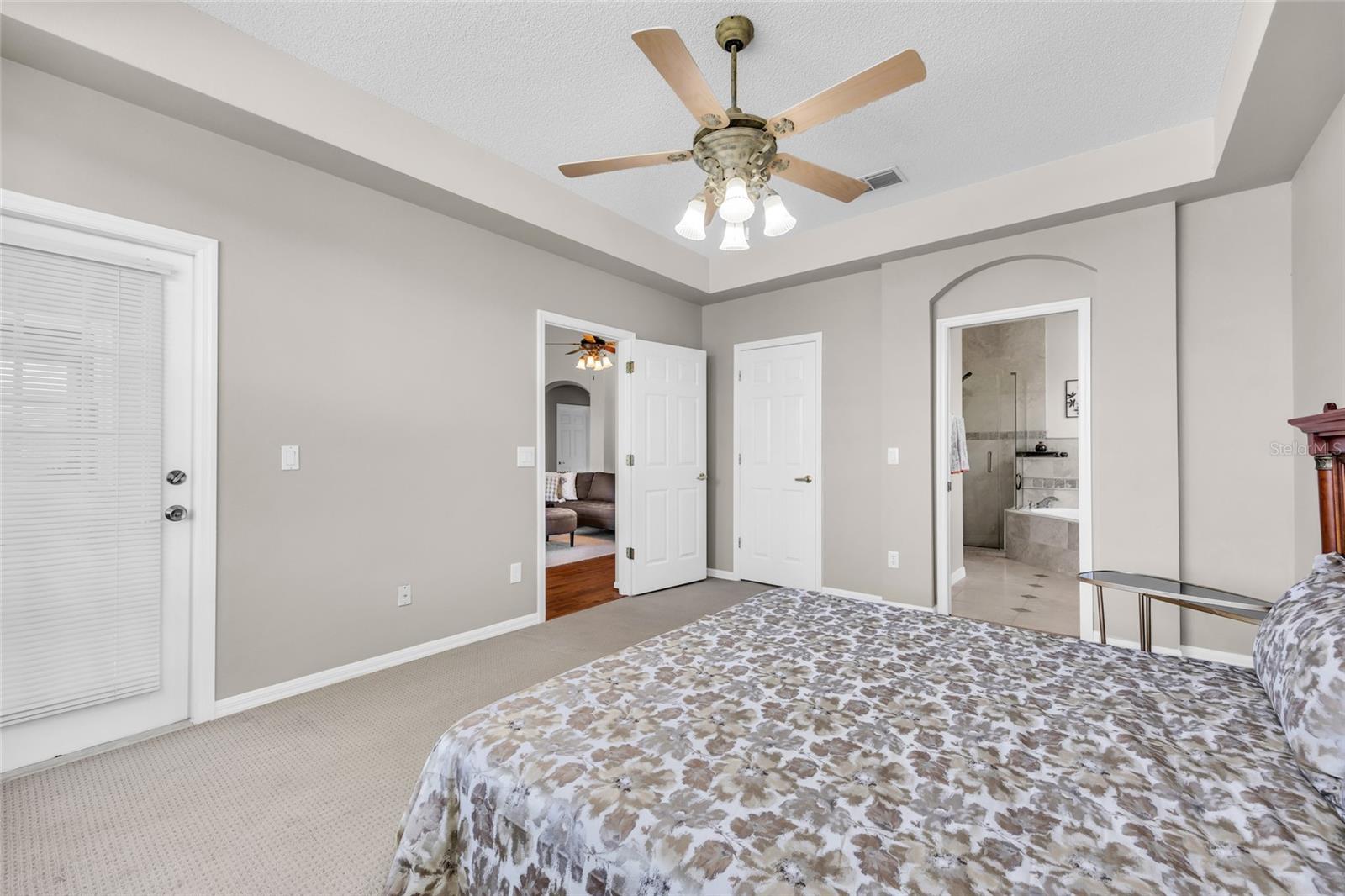 Image 18 of 41 For 438 Darkwood Avenue