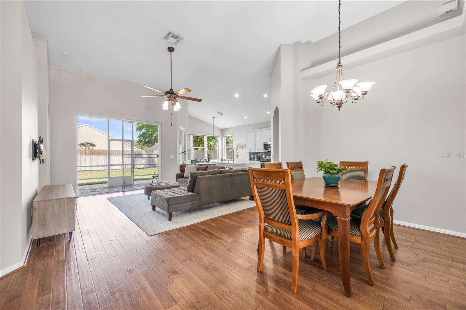 Image 19 of 41 For 438 Darkwood Avenue