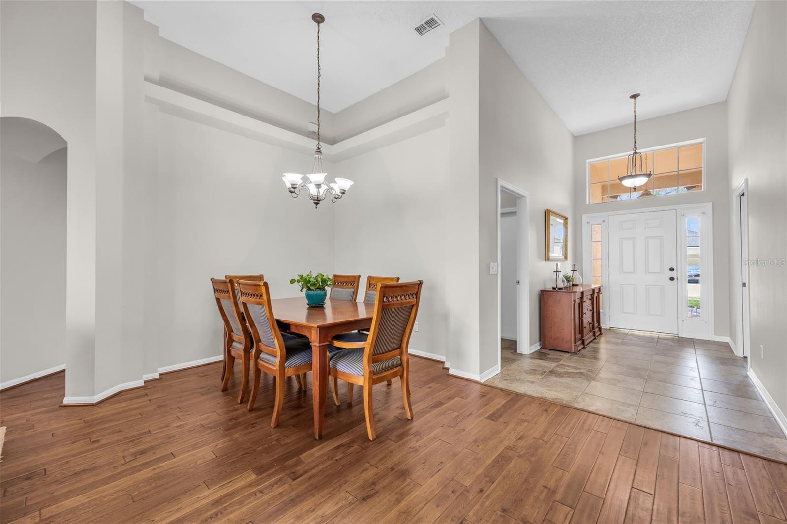 Image 20 of 41 For 438 Darkwood Avenue