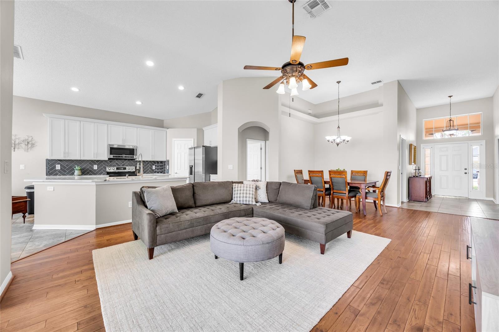 Image 22 of 41 For 438 Darkwood Avenue