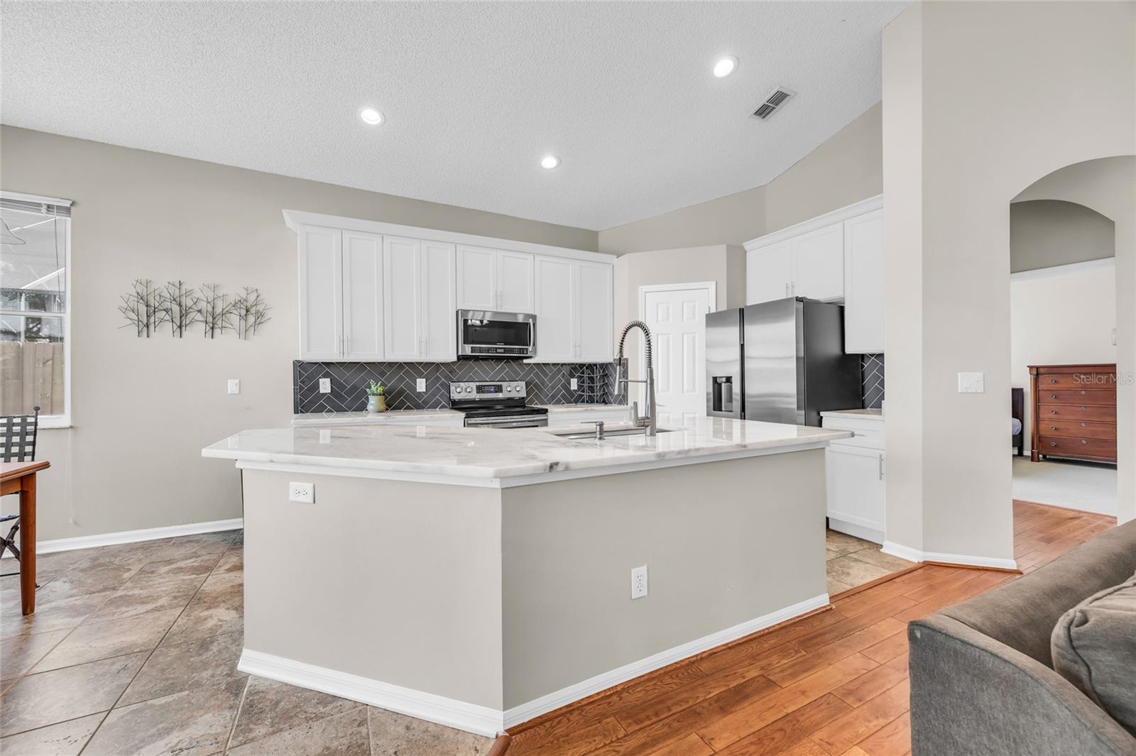 Image 23 of 41 For 438 Darkwood Avenue