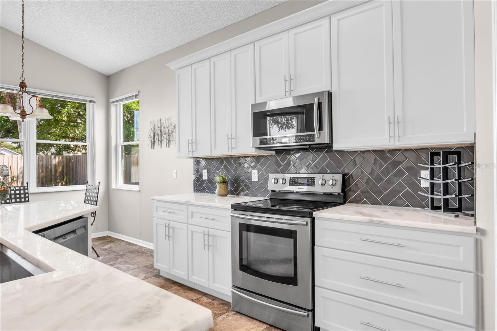 Image 25 of 41 For 438 Darkwood Avenue