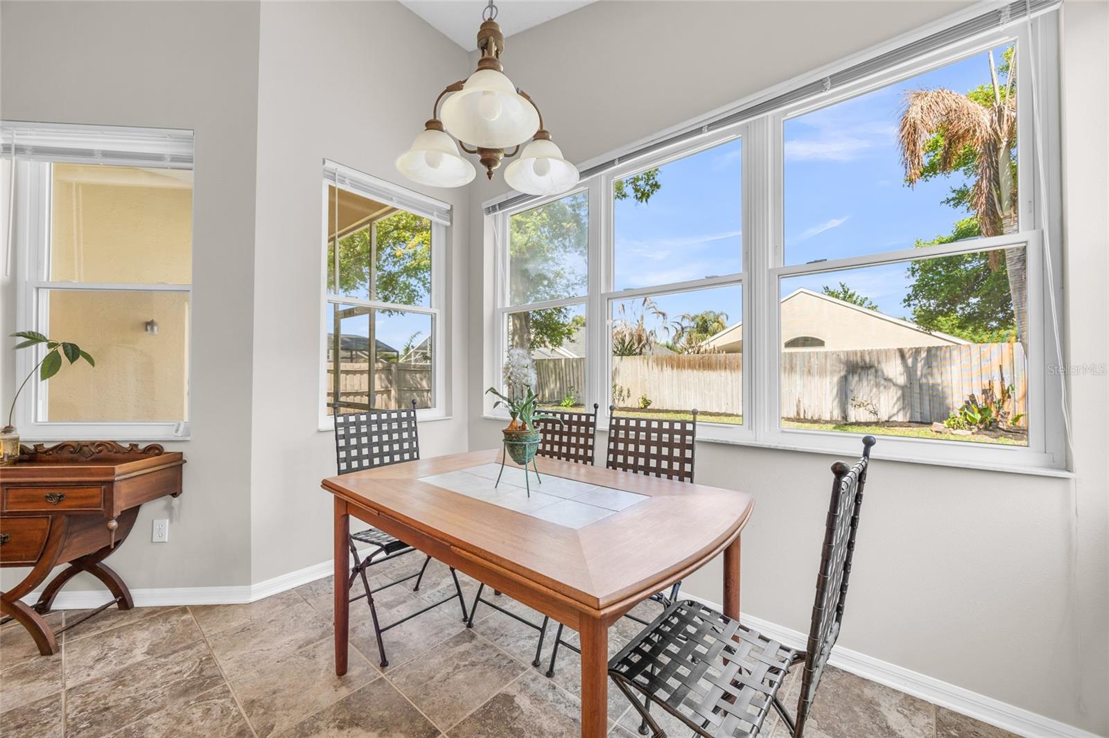 Image 29 of 41 For 438 Darkwood Avenue