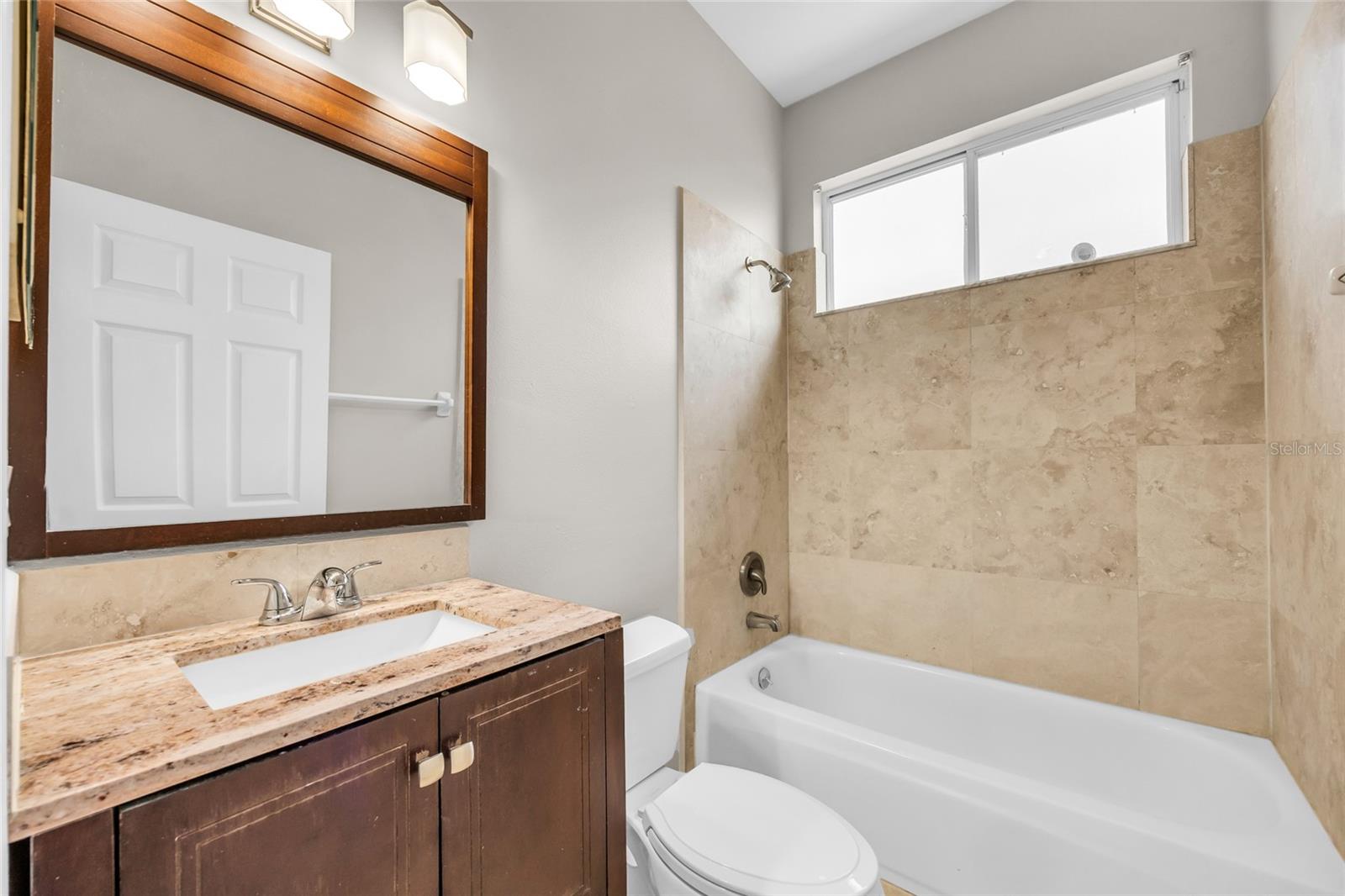 Image 31 of 41 For 438 Darkwood Avenue