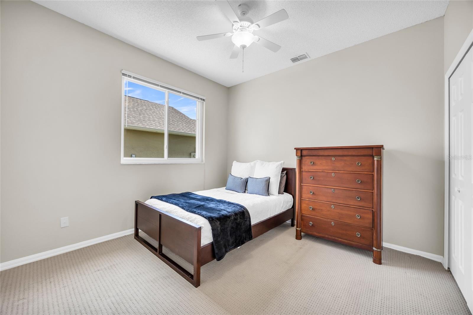 Image 32 of 41 For 438 Darkwood Avenue