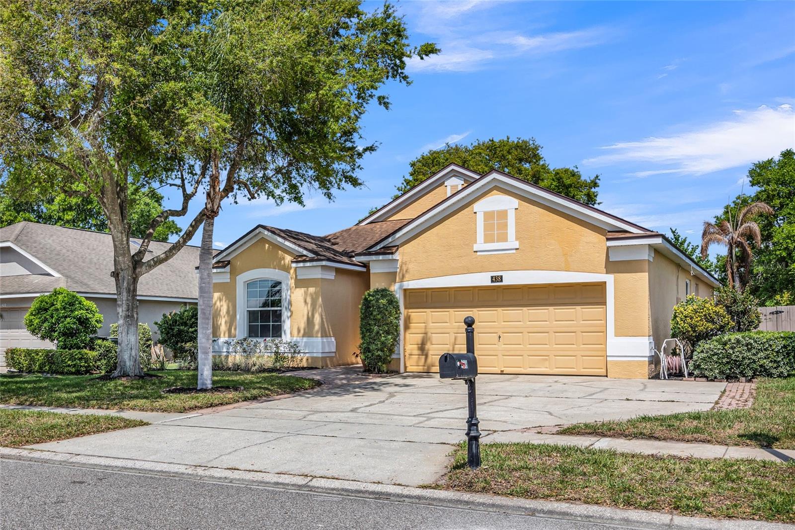 Image 4 of 41 For 438 Darkwood Avenue