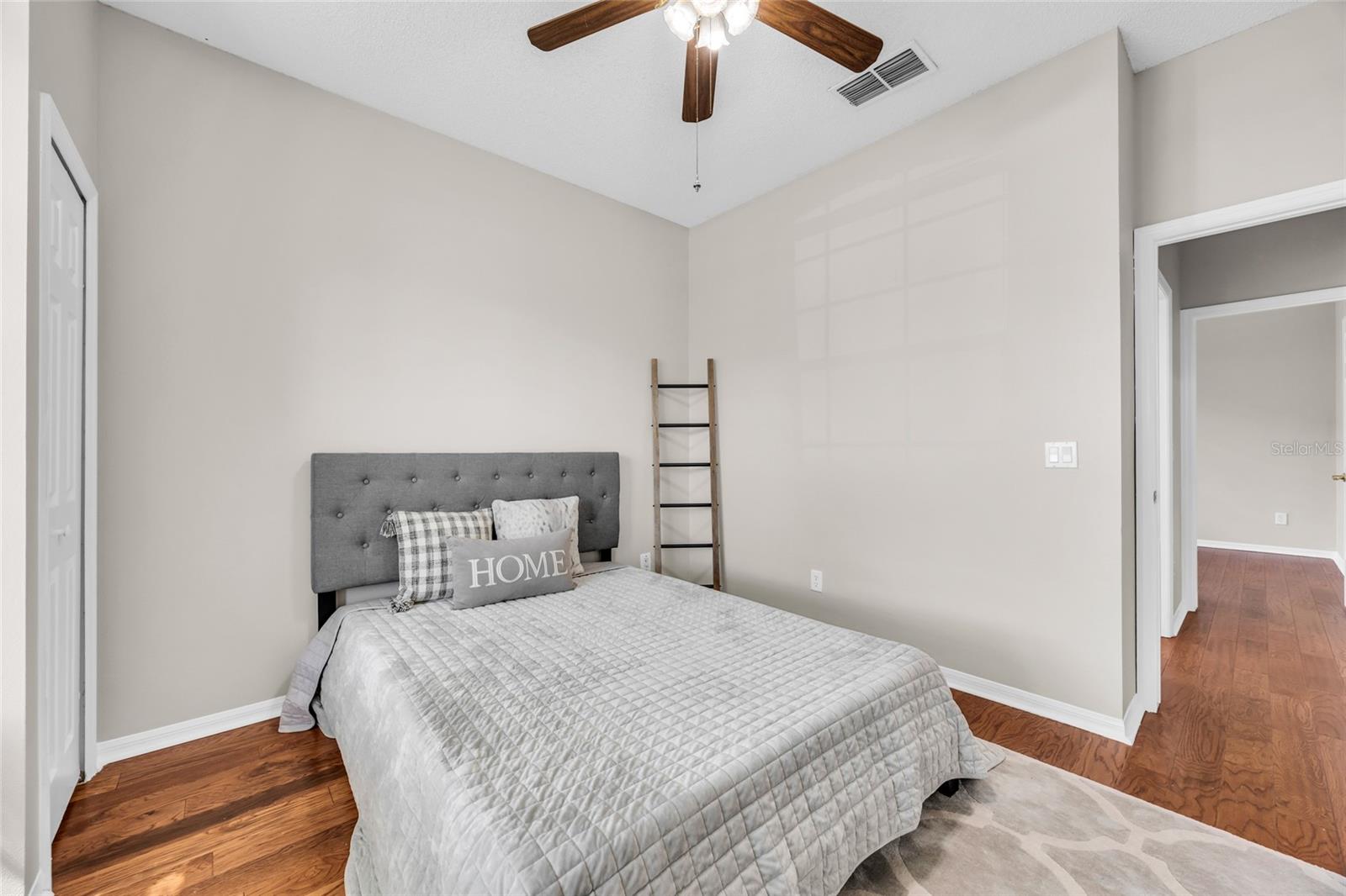 Image 9 of 41 For 438 Darkwood Avenue