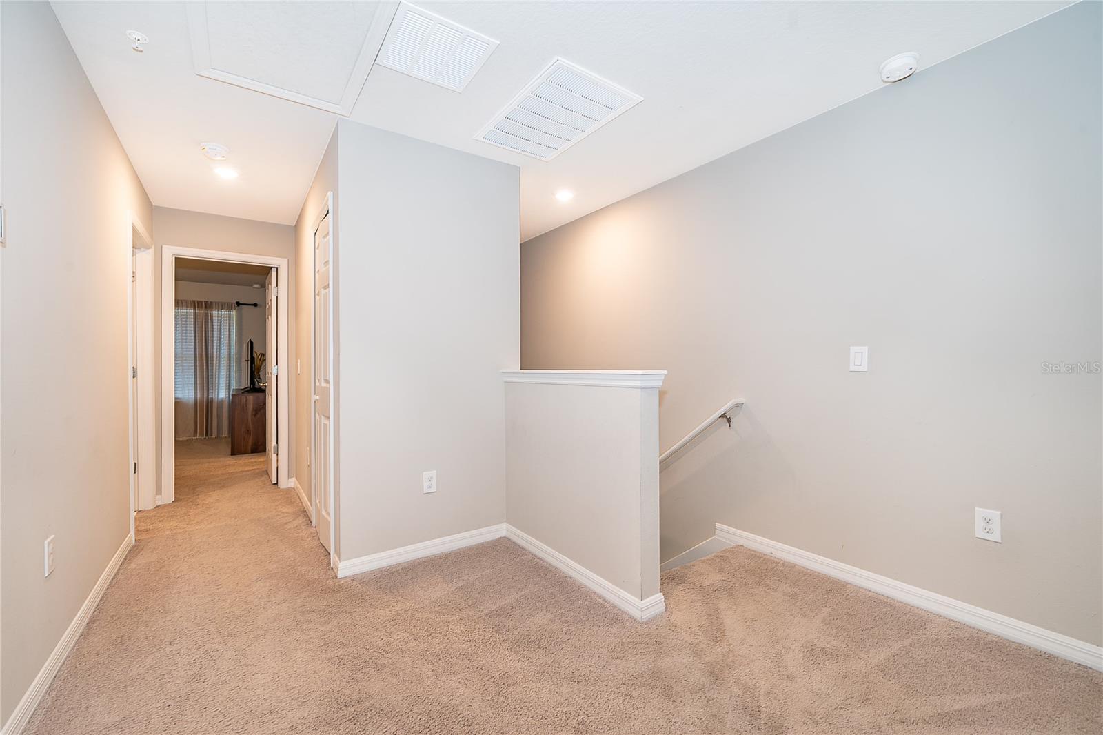 Image 14 of 30 For 963 Robin Holly Street