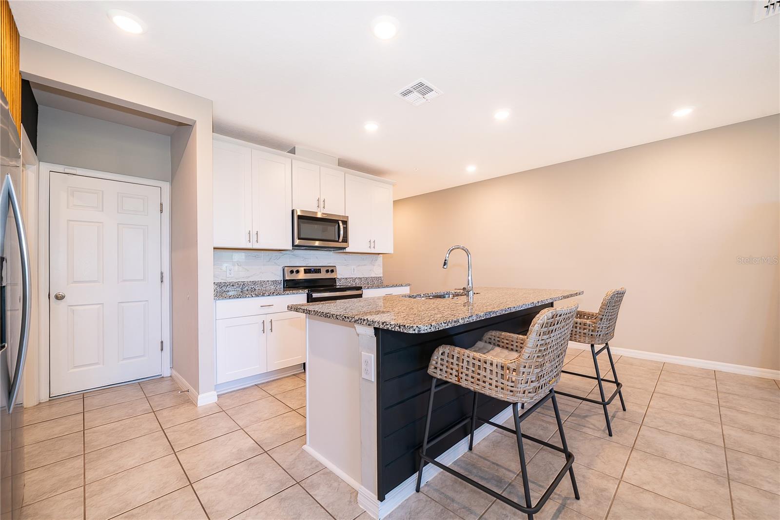 Image 6 of 30 For 963 Robin Holly Street