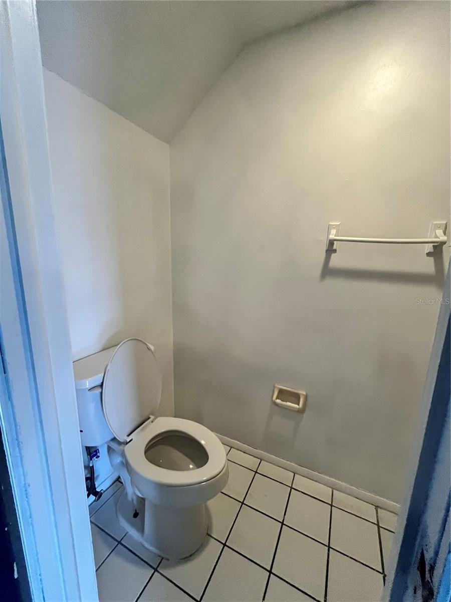 Image 14 of 29 For 4918 Silver Oaks Village F