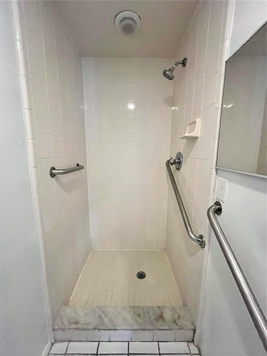 Image 15 of 29 For 4918 Silver Oaks Village F