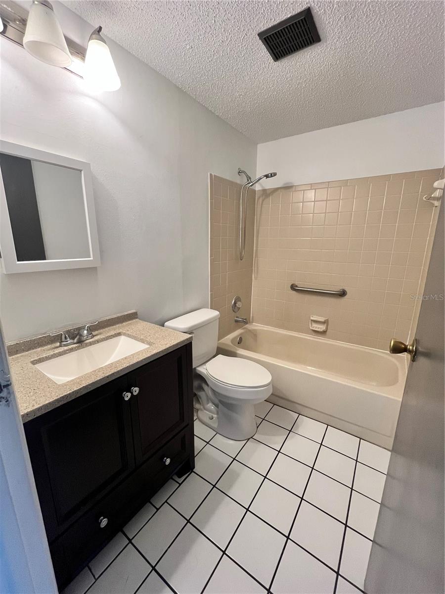 Image 22 of 29 For 4918 Silver Oaks Village F