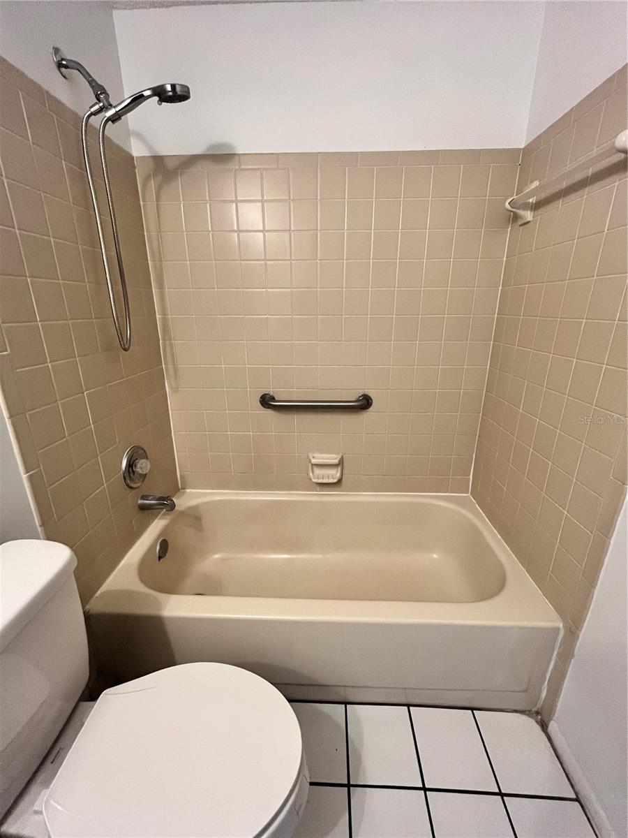 Image 23 of 29 For 4918 Silver Oaks Village F