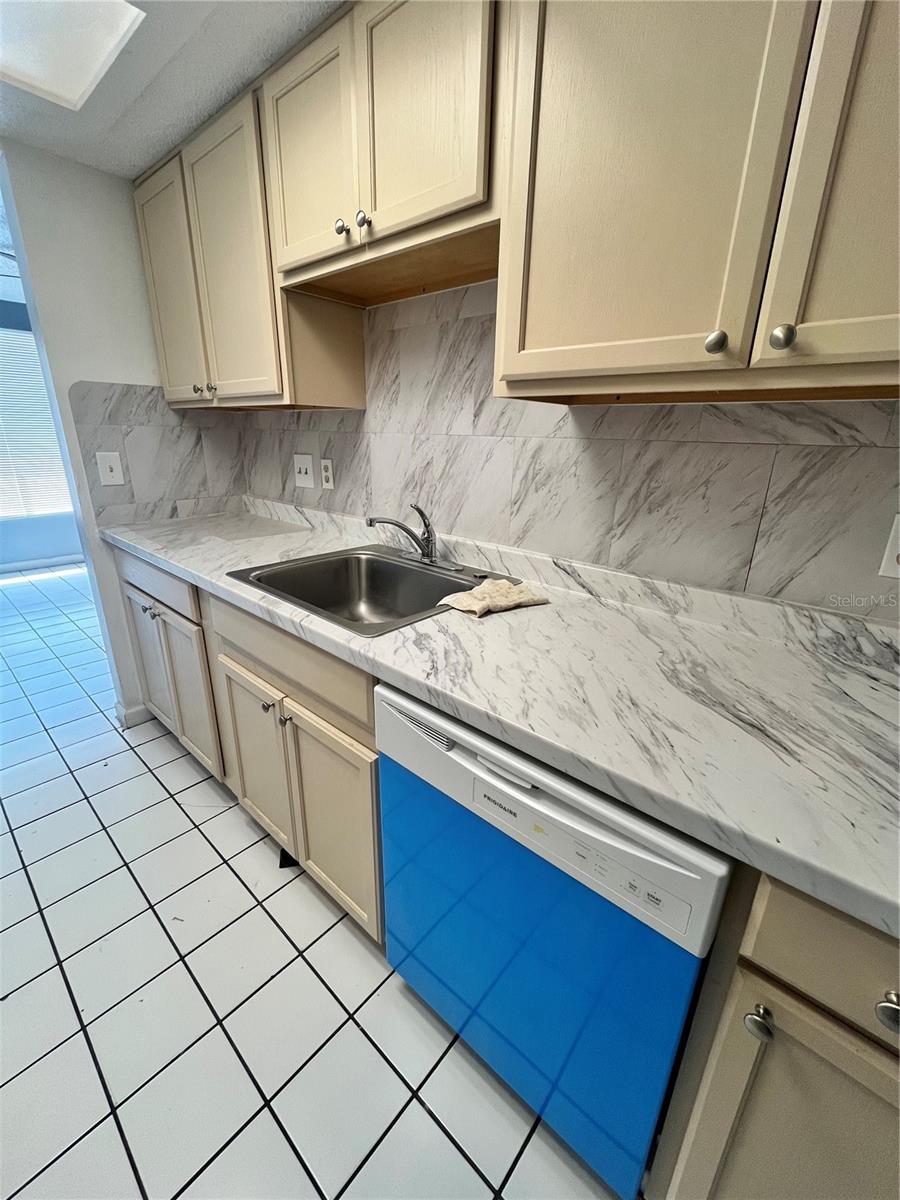 Image 8 of 29 For 4918 Silver Oaks Village F