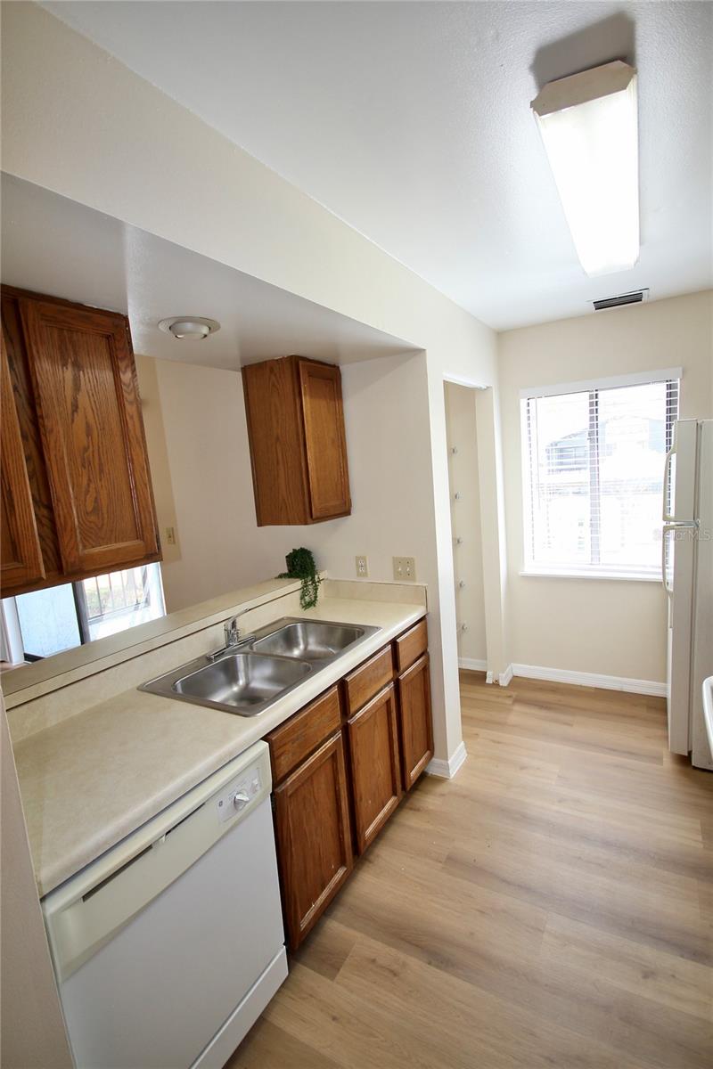 Image 10 of 30 For 185 Waterfall Way 201