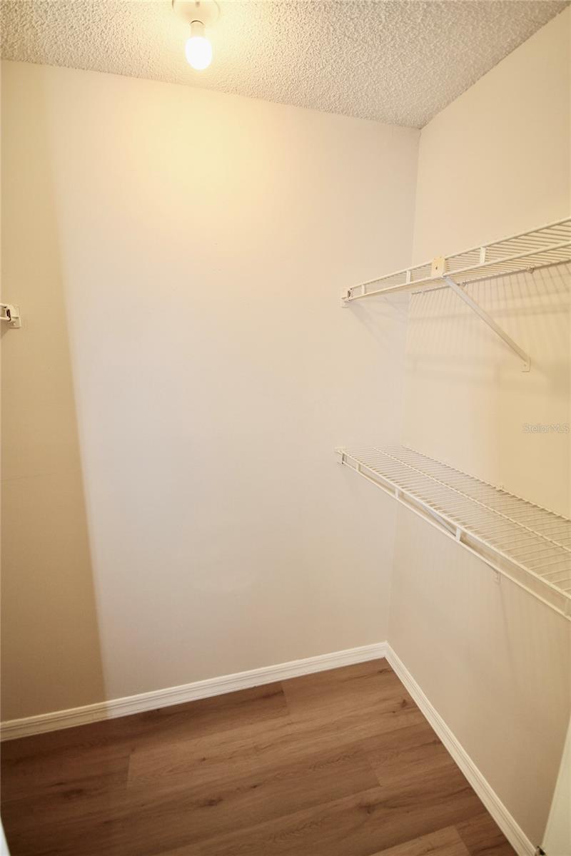 Image 20 of 30 For 185 Waterfall Way 201