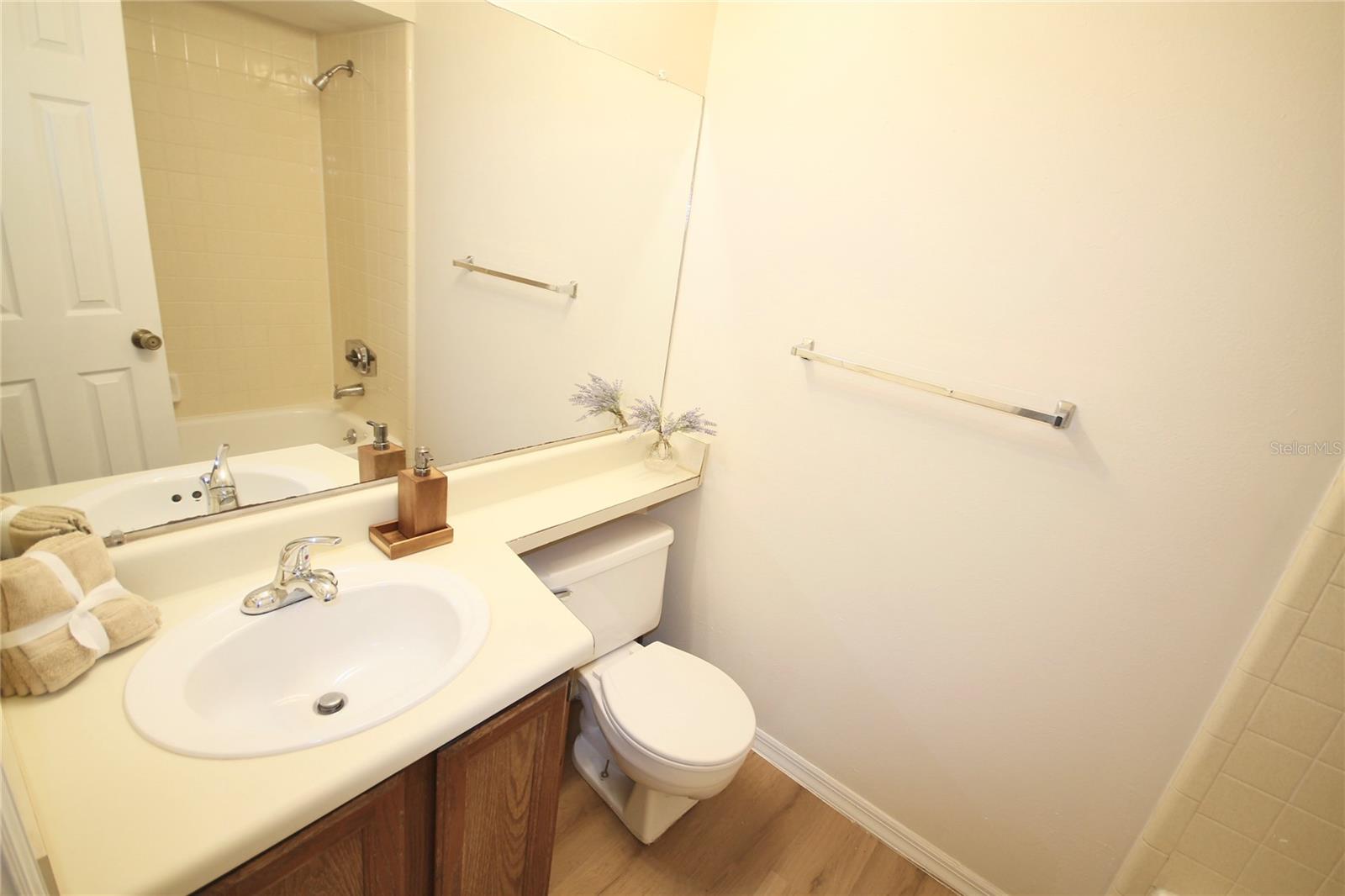 Image 24 of 30 For 185 Waterfall Way 201