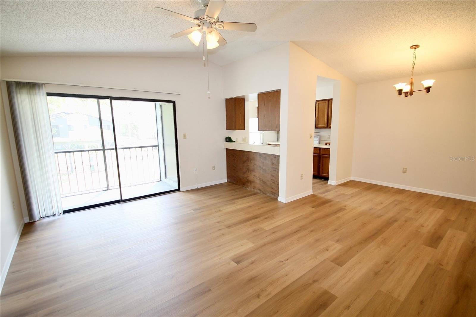 Image 4 of 30 For 185 Waterfall Way 201