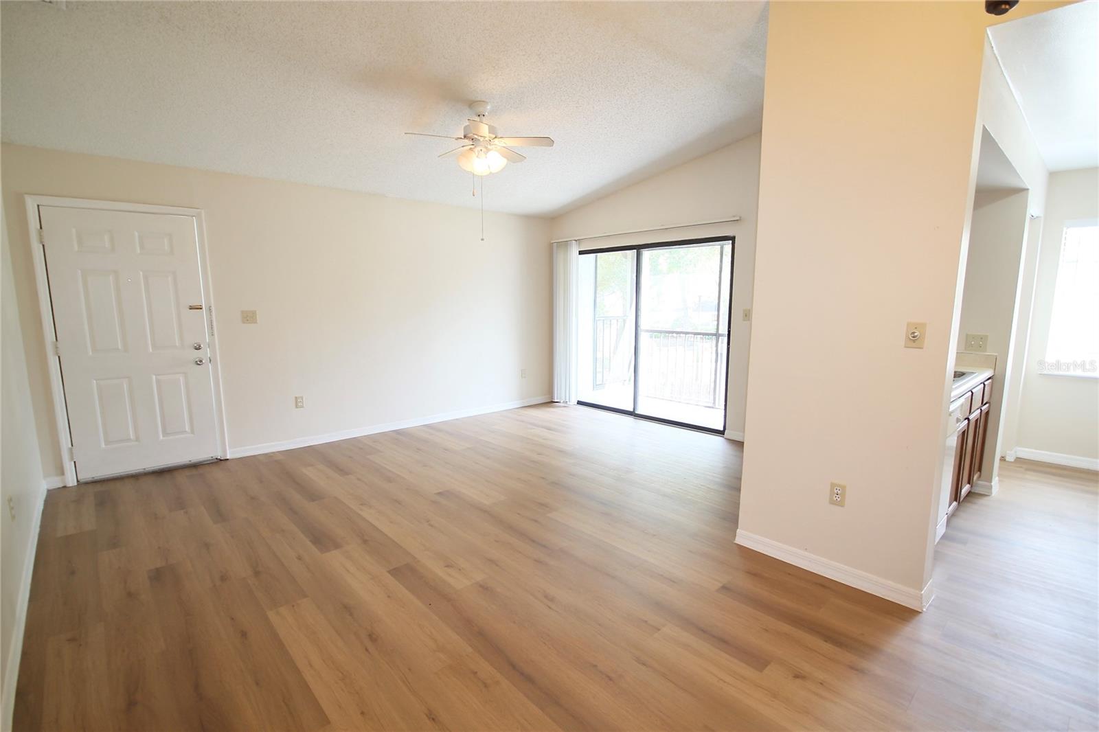 Image 7 of 30 For 185 Waterfall Way 201