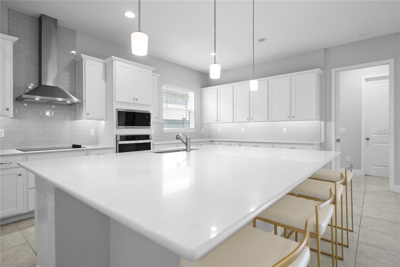 Image 17 of 53 For 15373 Lake Killarney Court