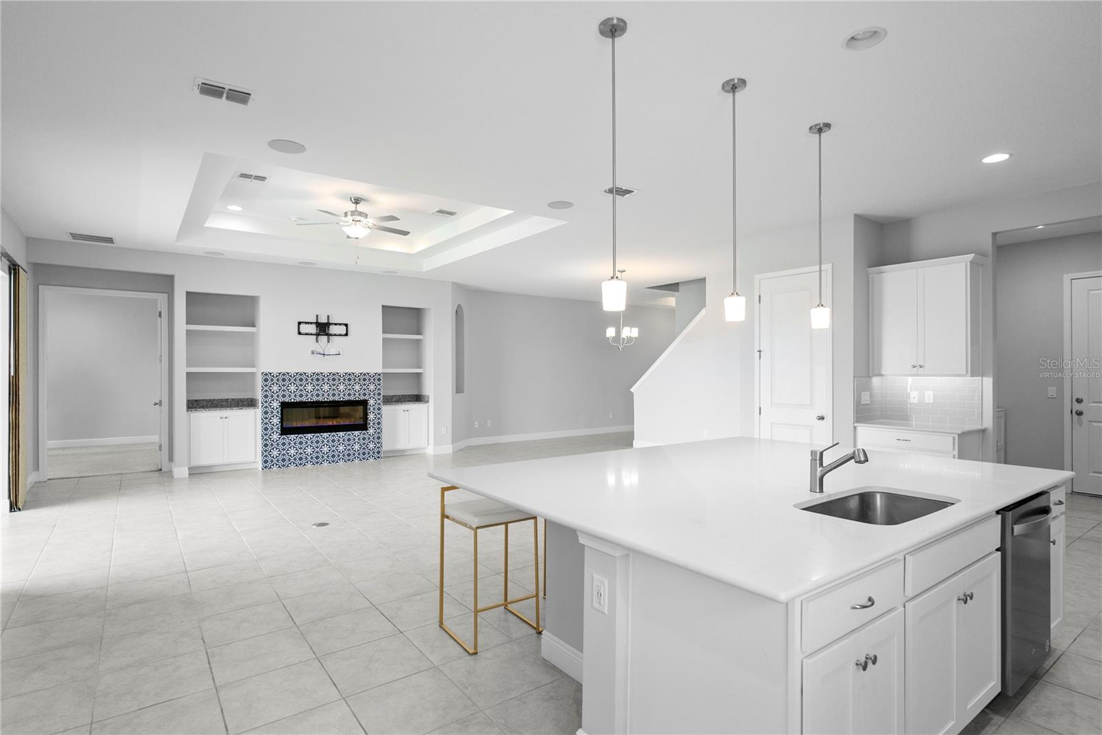 Image 20 of 53 For 15373 Lake Killarney Court