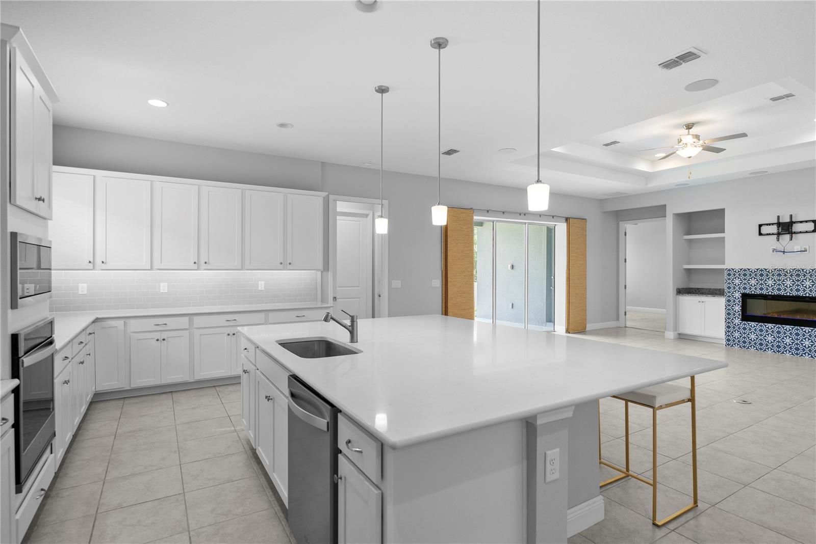 Image 22 of 53 For 15373 Lake Killarney Court