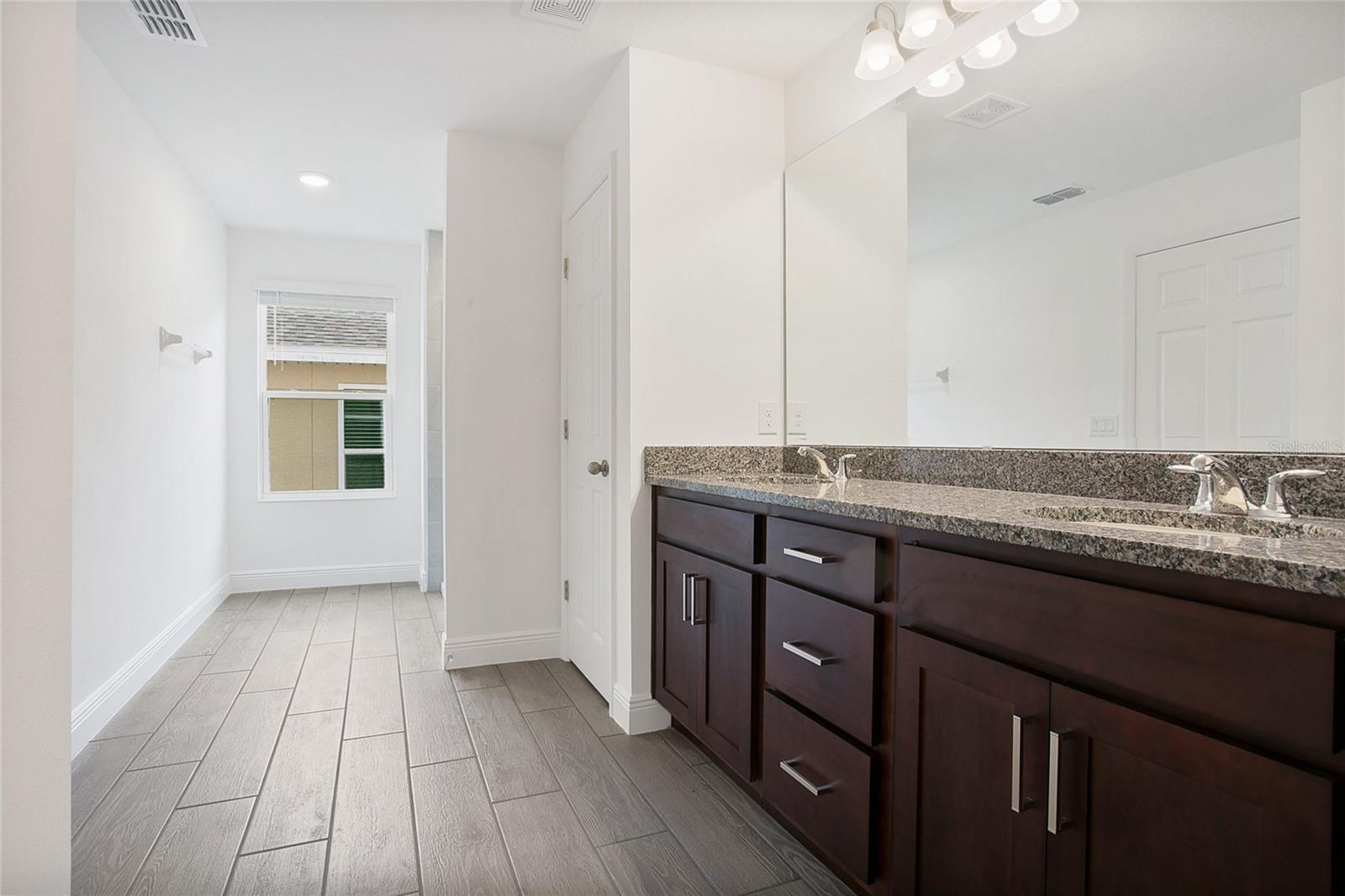 Image 14 of 28 For 7842 Syracuse Drive