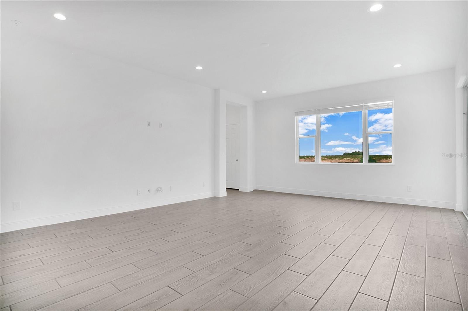 Image 5 of 28 For 7842 Syracuse Drive