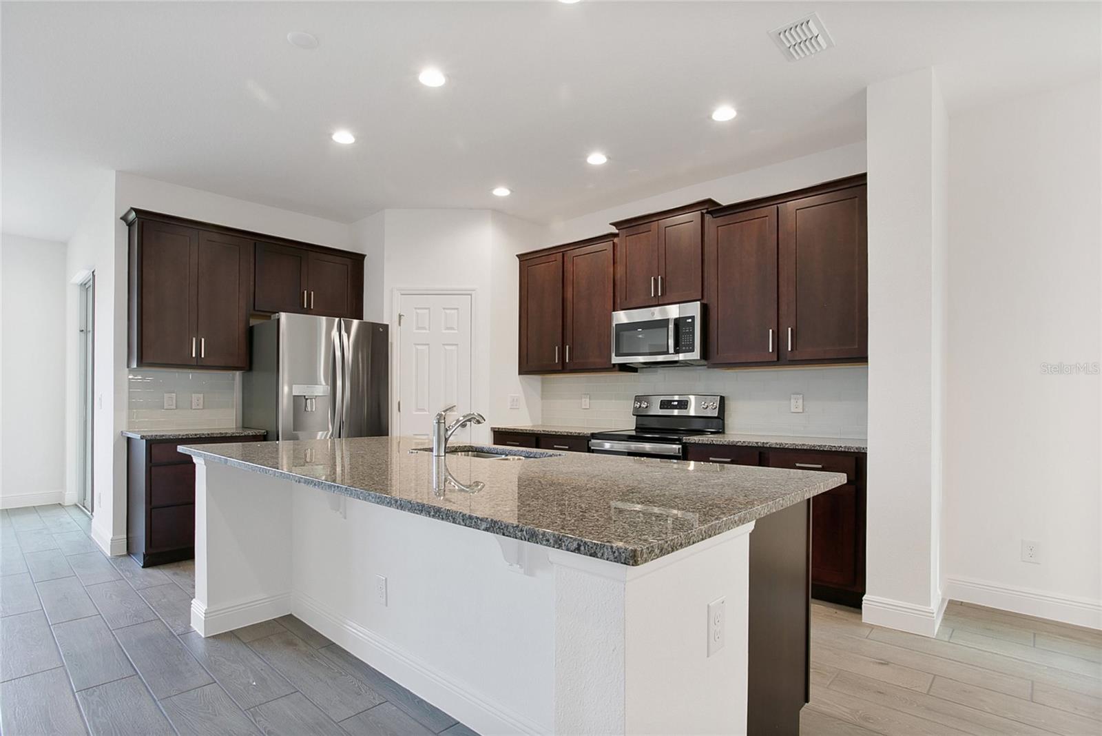 Image 6 of 28 For 7842 Syracuse Drive