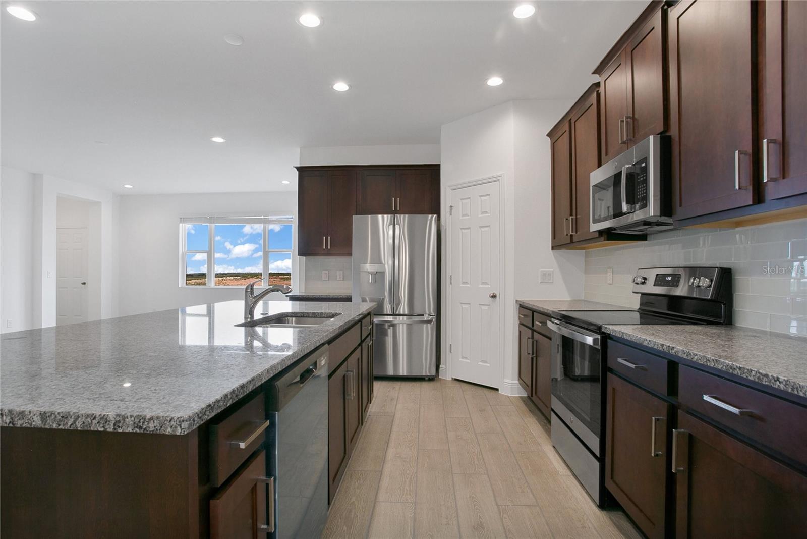 Image 7 of 28 For 7842 Syracuse Drive