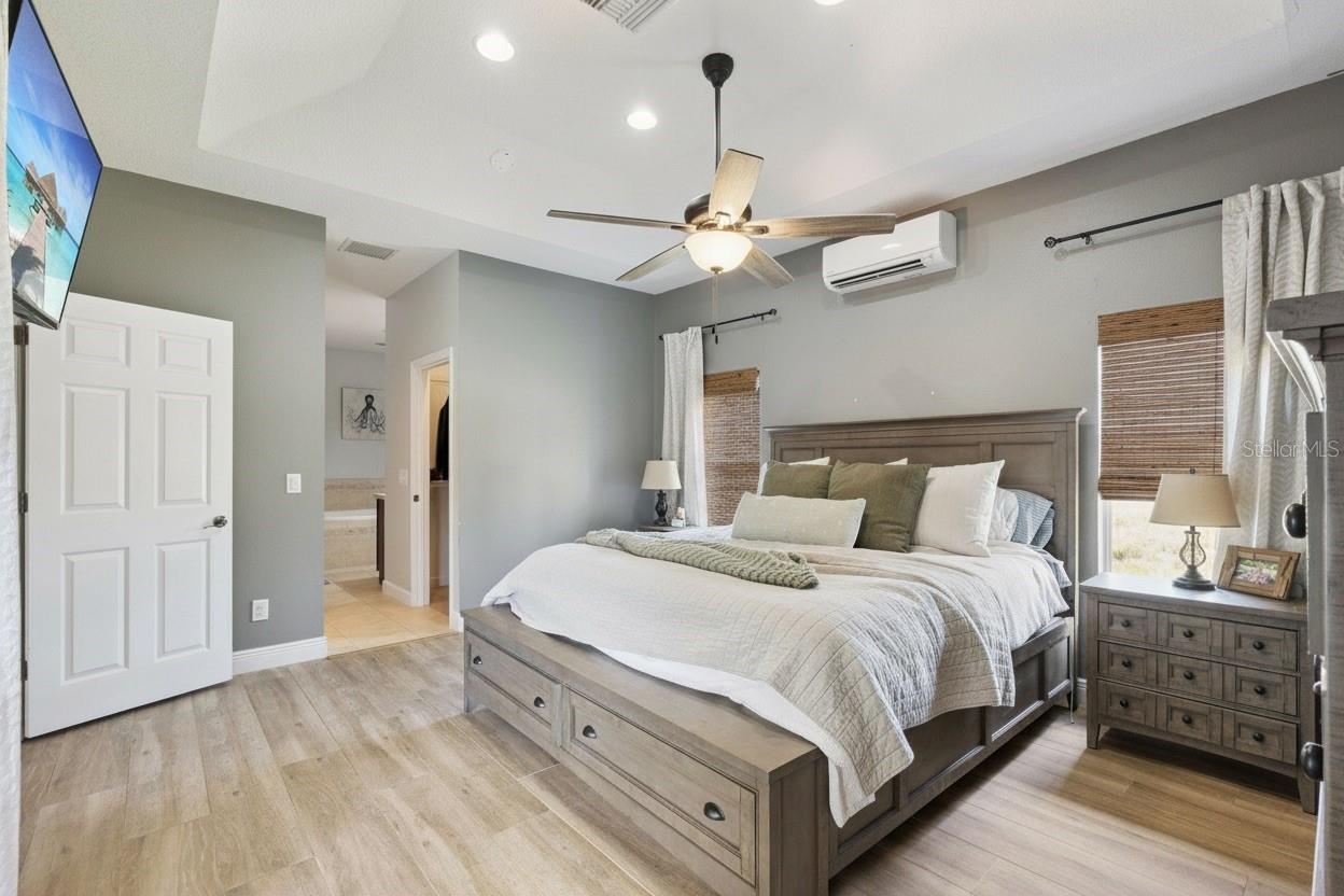 Image 27 of 71 For 16805 Beauclaire Court