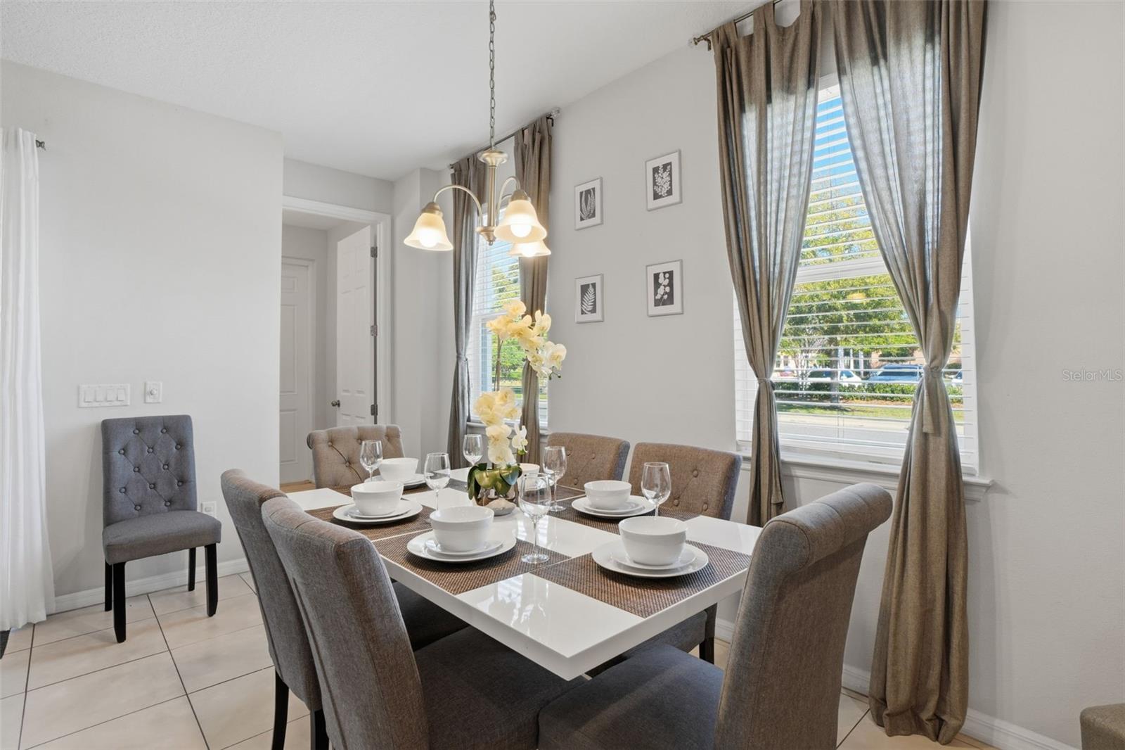 Image 14 of 66 For 1570 Carey Palm Circle