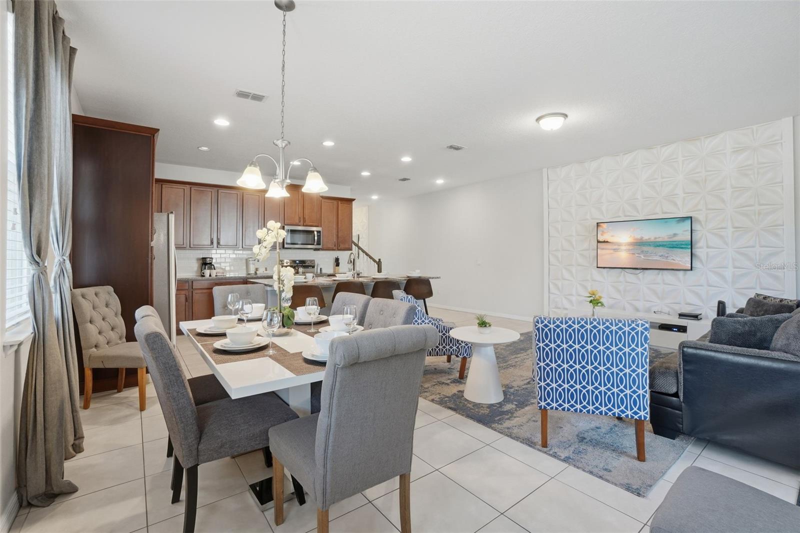 Image 15 of 66 For 1570 Carey Palm Circle