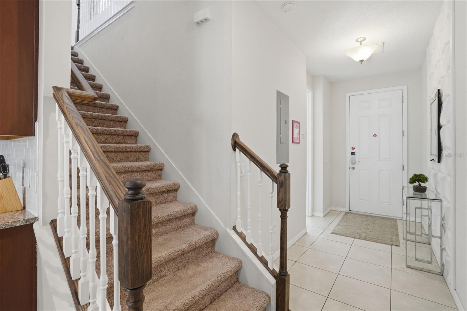 Image 21 of 66 For 1570 Carey Palm Circle