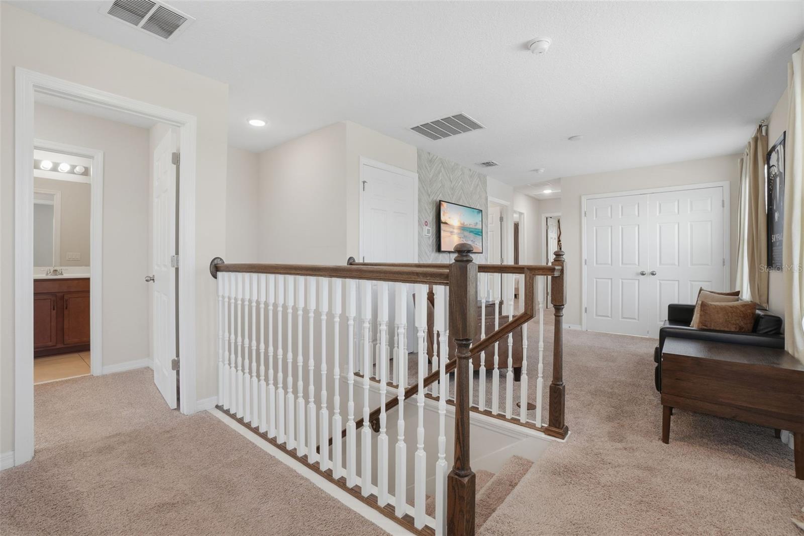 Image 22 of 66 For 1570 Carey Palm Circle