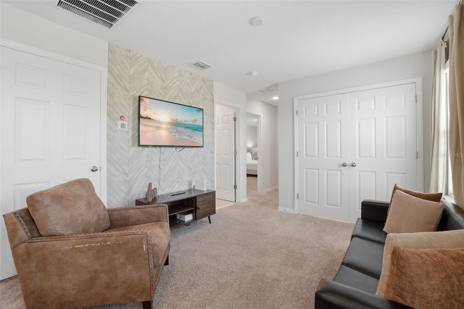 Image 24 of 66 For 1570 Carey Palm Circle